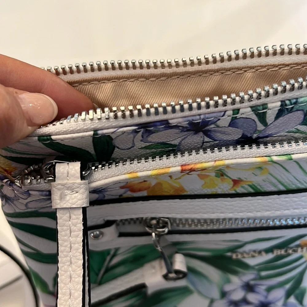 Dana Buchman Pretty Floral Crossbody in Excellent Condition